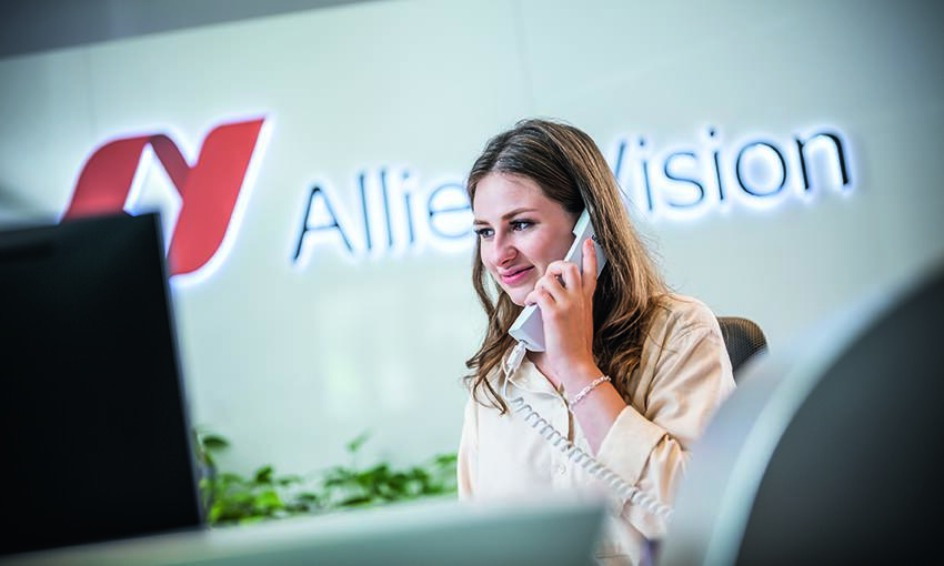 AVT Mitarbeiterin Telefon A1210981 4C